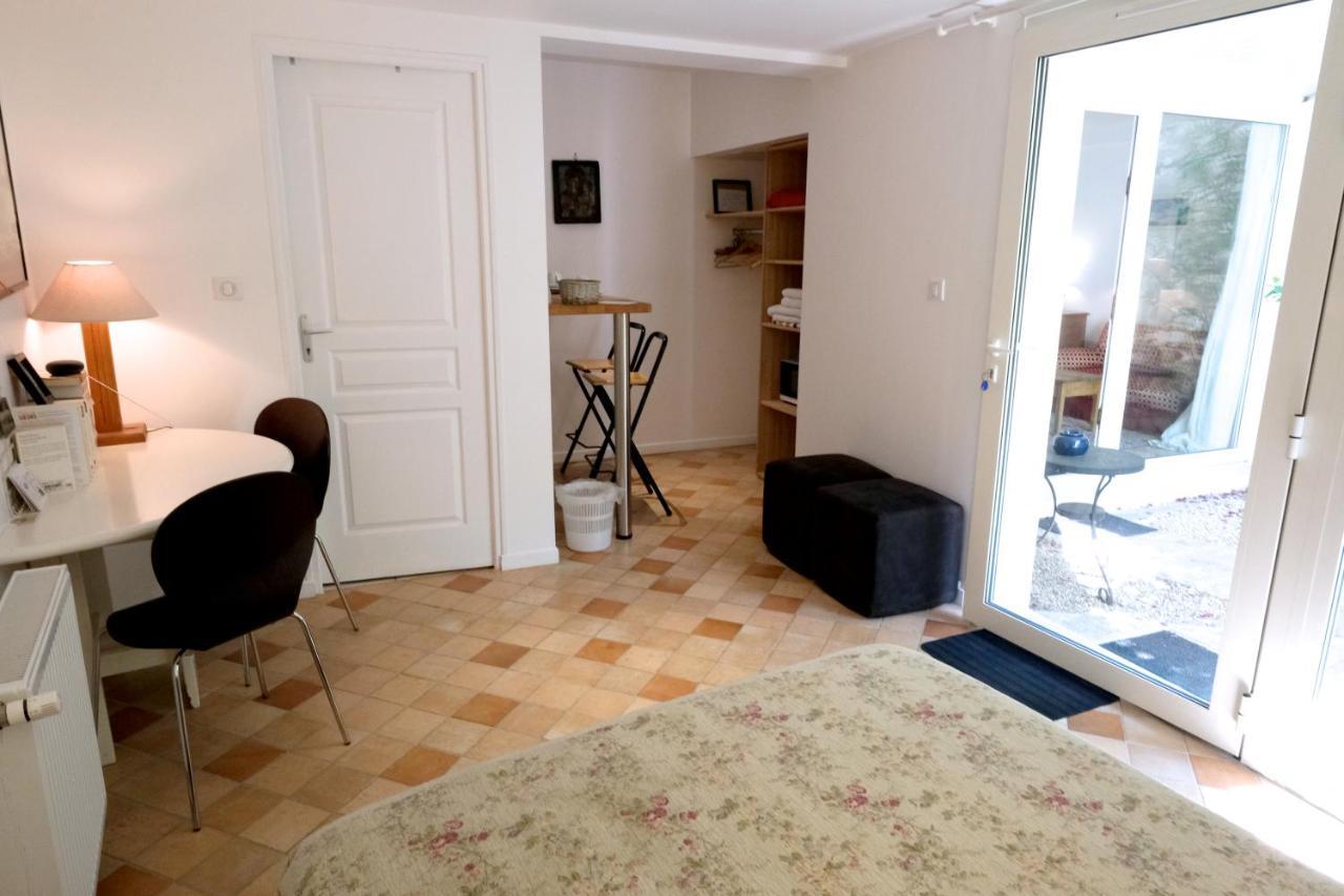 Le 3 Rue Grande Bed & Breakfast Moret-sur-Loing Dış mekan fotoğraf