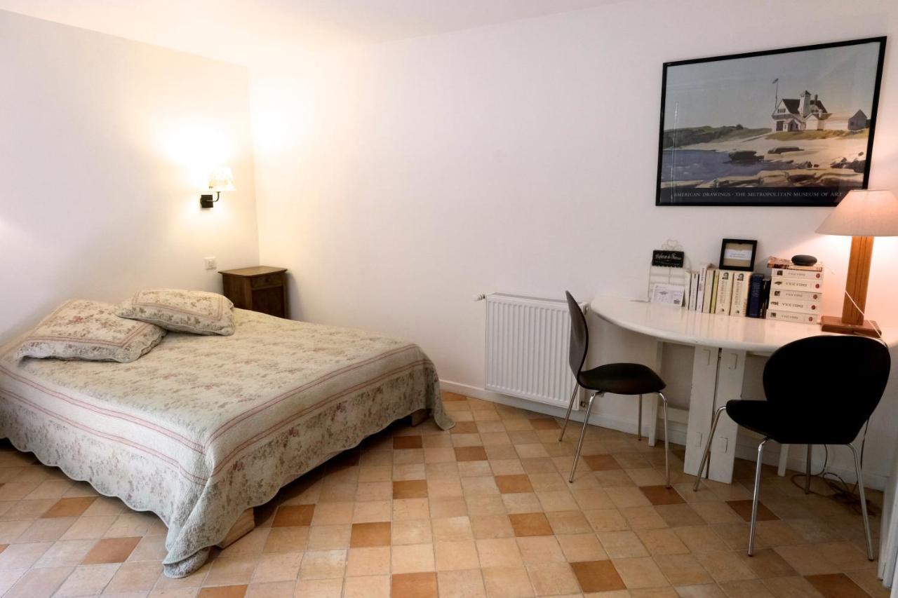 Le 3 Rue Grande Bed & Breakfast Moret-sur-Loing Dış mekan fotoğraf
