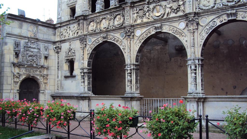 Le 3 Rue Grande Bed & Breakfast Moret-sur-Loing Dış mekan fotoğraf
