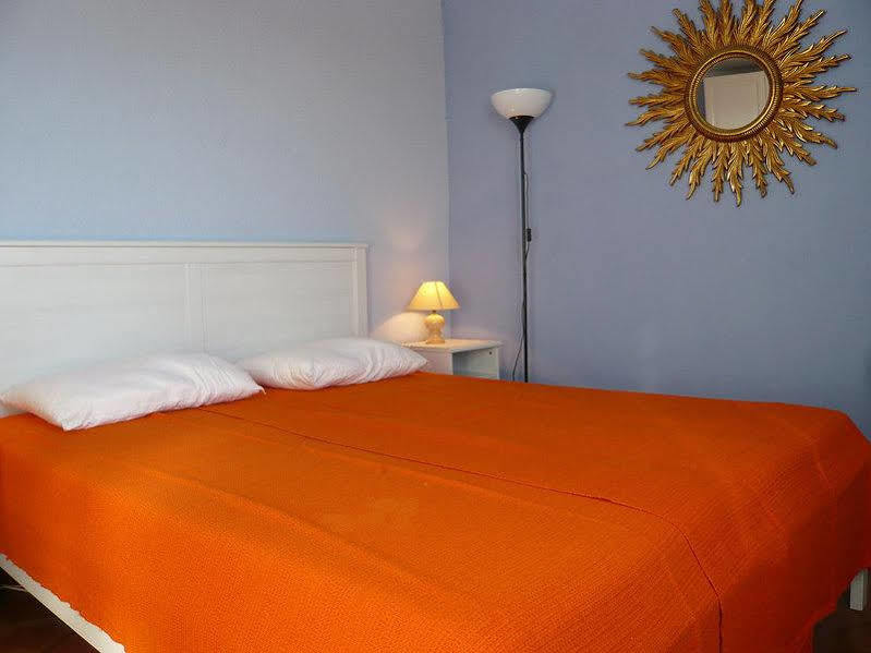 Le 3 Rue Grande Bed & Breakfast Moret-sur-Loing Dış mekan fotoğraf